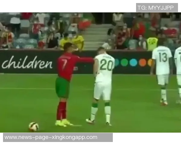 C罗与爱尔兰恩怨再起四年前挥手打人今肘击染红被罚下 C罗与爱尔兰恩怨再起四年前挥手打人今肘击染红被罚下